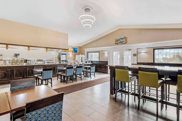 Breakfast area